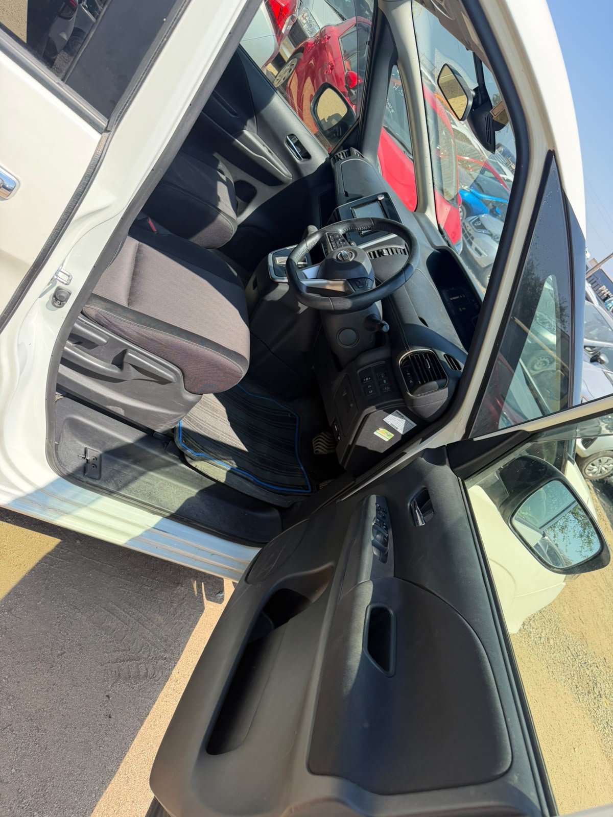 Nissan  Serena  - Image 5