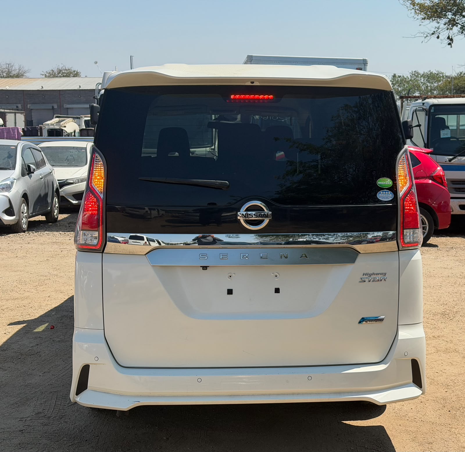 Nissan  Serena  - Image 2