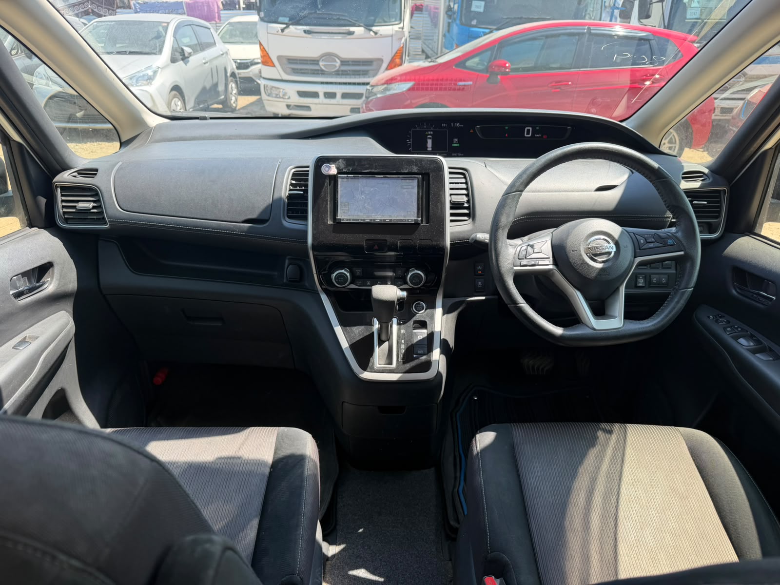 Nissan  Serena  - Image 4