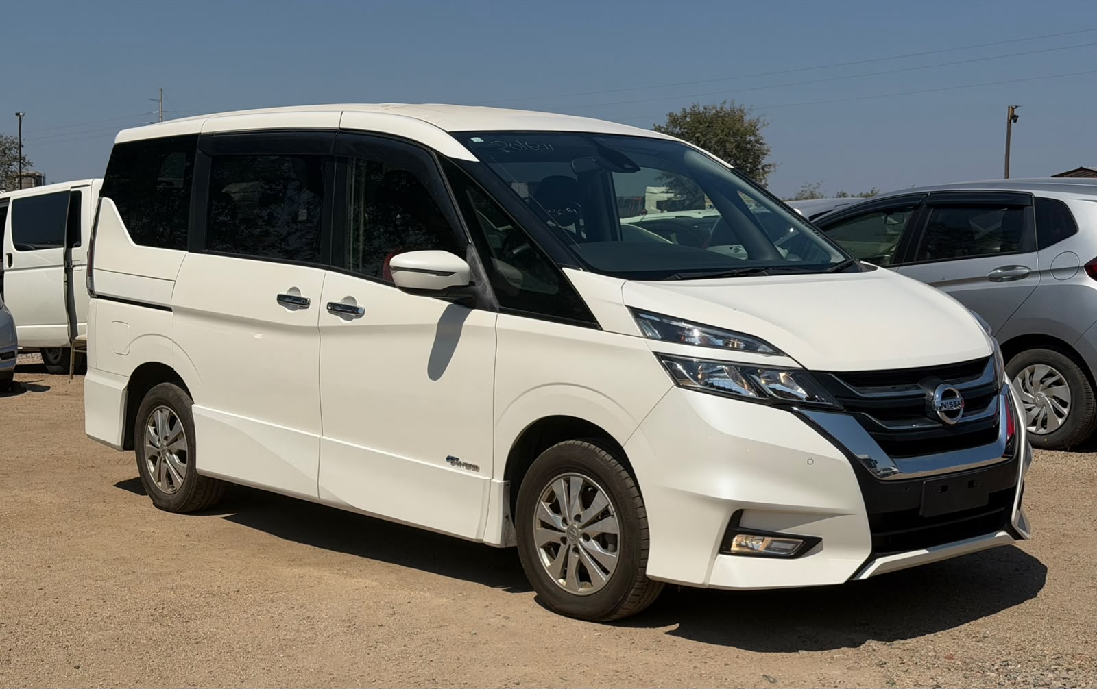 Nissan  Serena  - Image 3